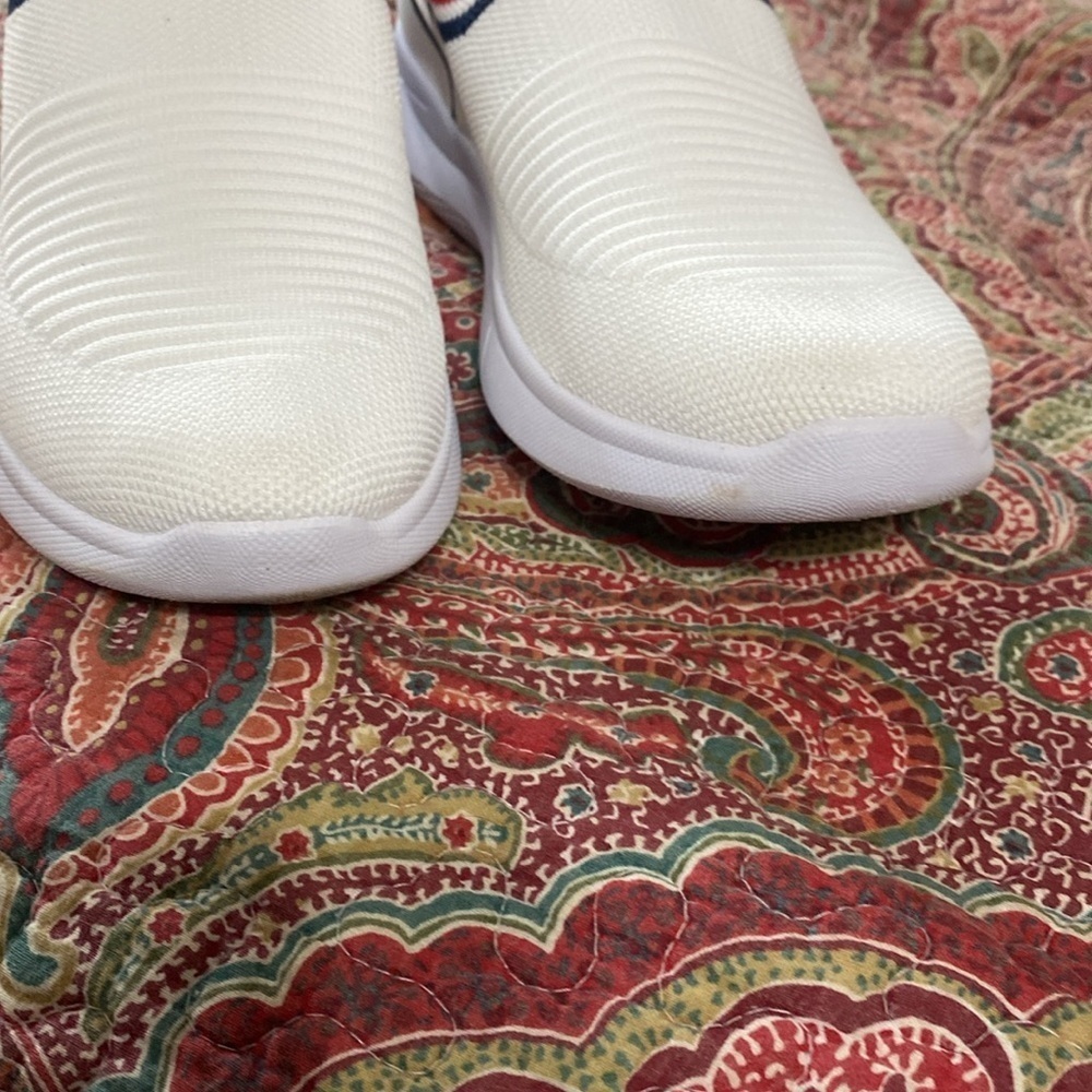 Danskin Charming White Woven Sneakers with Stripe Size 8.5 - Picture 2 of 8